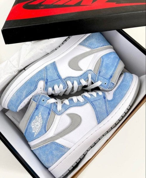 Imported Retro 1 Hyper Royal Prmium shoes for unisex.