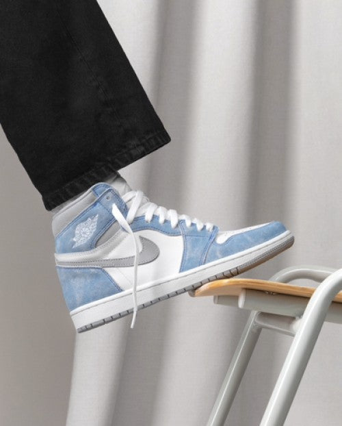 Imported Retro 1 Hyper Royal Prmium shoes for unisex.