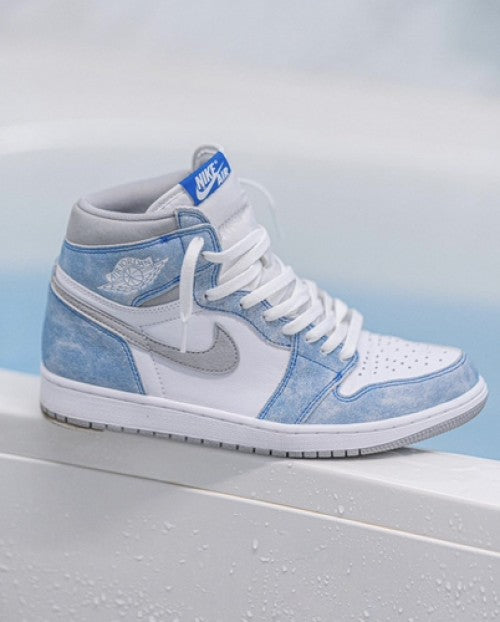 Imported Retro 1 Hyper Royal Prmium shoes for unisex.