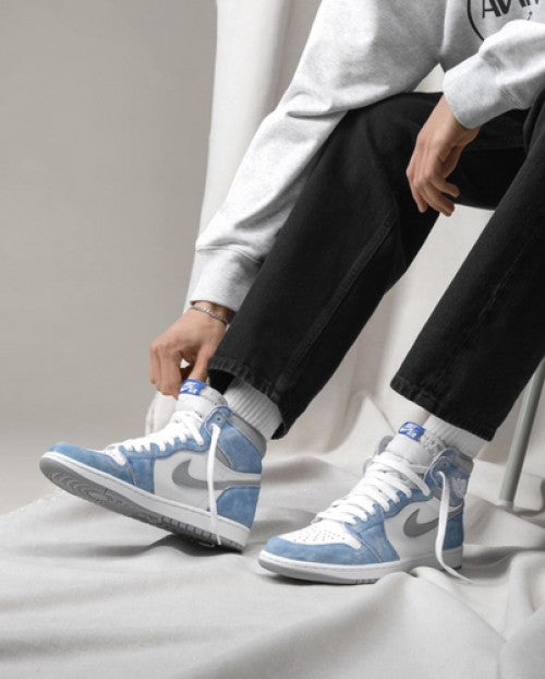 Imported Retro 1 Hyper Royal Prmium shoes for unisex.