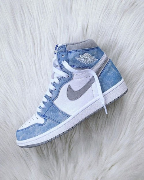 Imported Retro 1 Hyper Royal Prmium shoes for unisex.