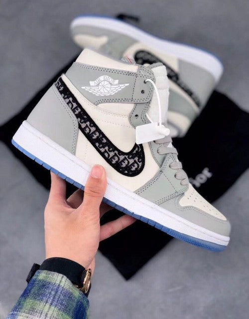 Imported Retro 1 high x dior for unisex.