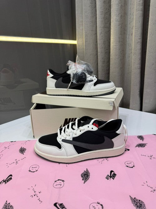 Imported Retro 1 low travis scott x panda for unisex.