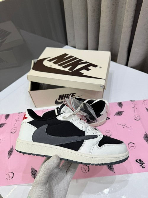 Imported Retro 1 low travis scott x panda for unisex.