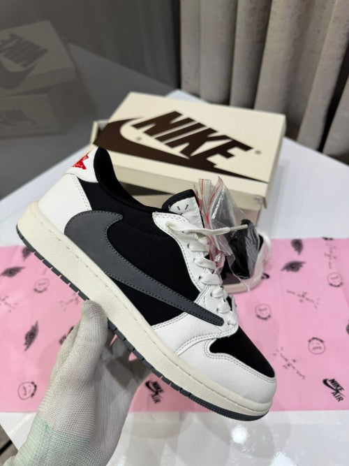 Imported Retro 1 low travis scott x panda for unisex.