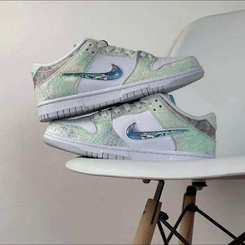 Imported SB Dunk Low Dragon Steam puppet shoes for men.
