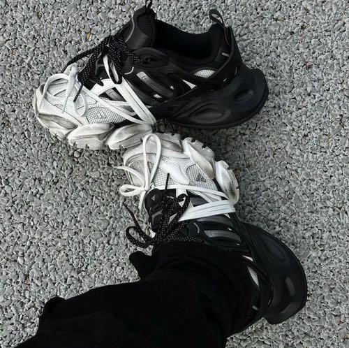 imported luxurious adi xlg runner deluxe white &black shoes for men