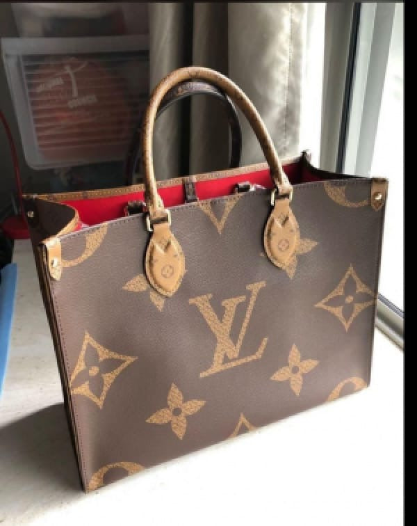 L v hand bag