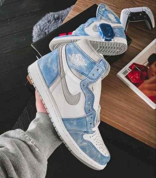 Retro high sneaker