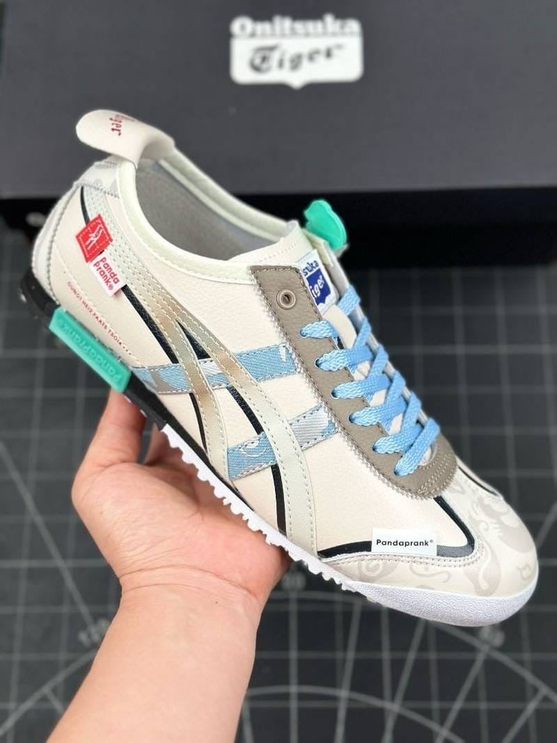 Tiger slip on cream light blue